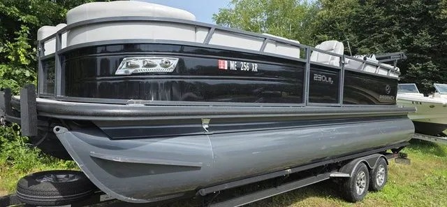 Slide: The Image of Regency 230 LE3 2022 - 1