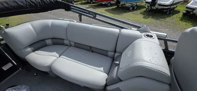 Slide: The Image of Regency 230 LE3 2022 - 9