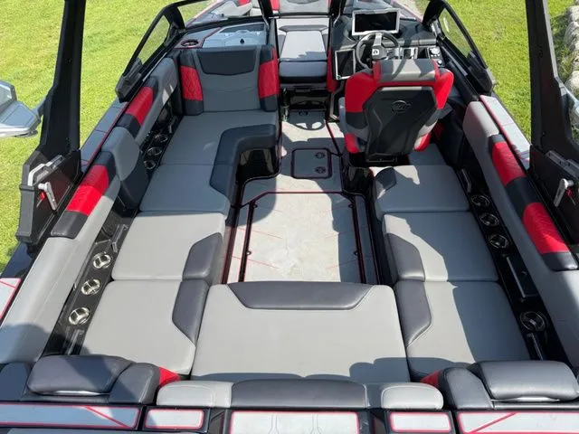 Slide: The Image of Malibu M220 2022 - 13