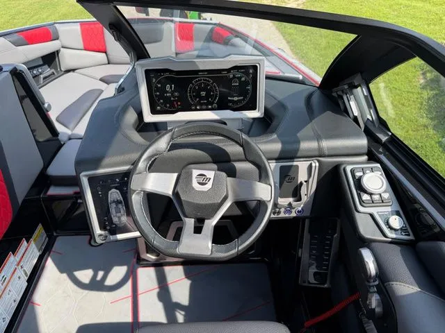 Slide: The Image of Malibu M220 2022 - 19