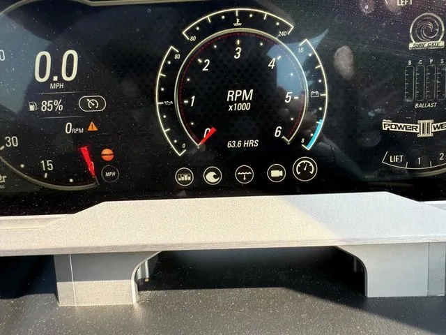 Slide: The Image of Malibu M220 2022 - 20