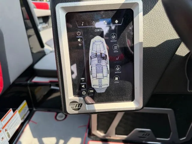 Slide: The Image of Malibu M220 2022 - 21