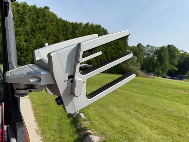 Slide: The Image of Malibu M220 2022 - 25