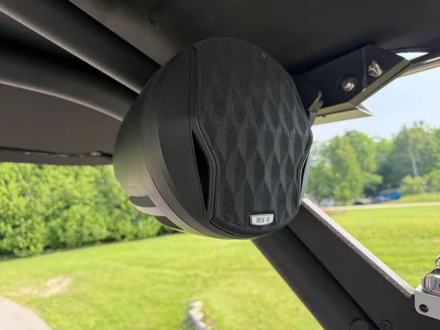 Slide: The Image of Malibu M220 2022 - 26