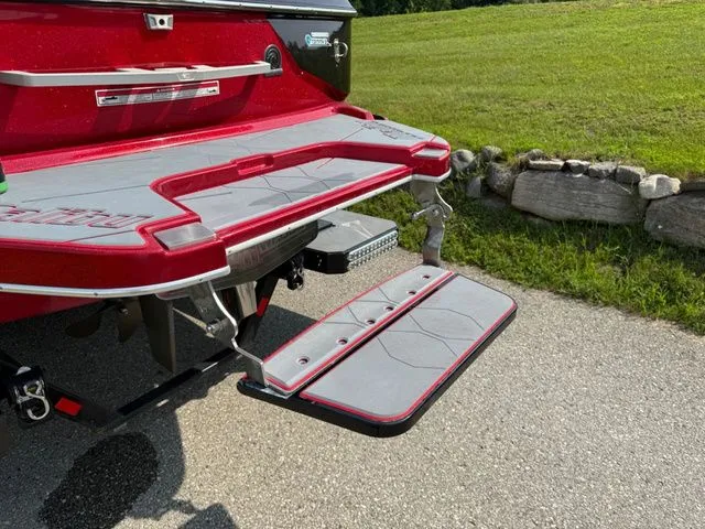 Slide: The Image of Malibu M220 2022 - 28