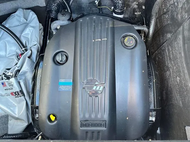 Slide: The Image of Malibu M220 2022 - 30