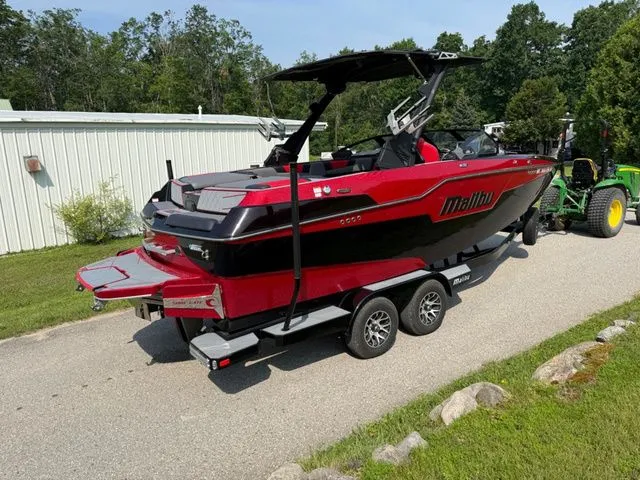 Slide: The Image of Malibu M220 2022 - 4