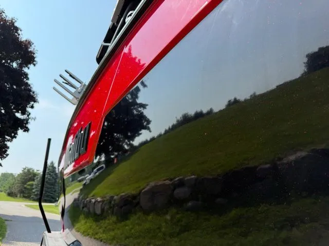 Slide: The Image of Malibu M220 2022 - 5