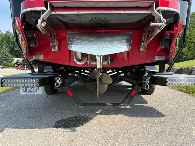 Slide: The Image of Malibu M220 2022 - 7