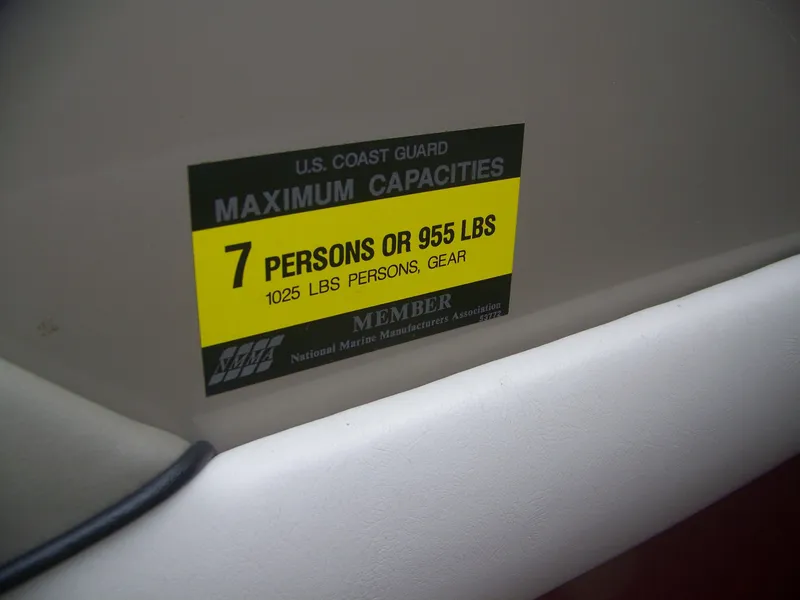 Slide: The Image of 1996 Bayliner 1850SS capacity label: 7 persons or 955 lbs, 1025 lbs with gear. - 5
