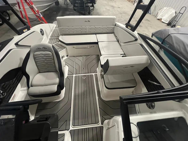 Slide: The Image of 2024 Sea Ray SPX 210 10 - 10