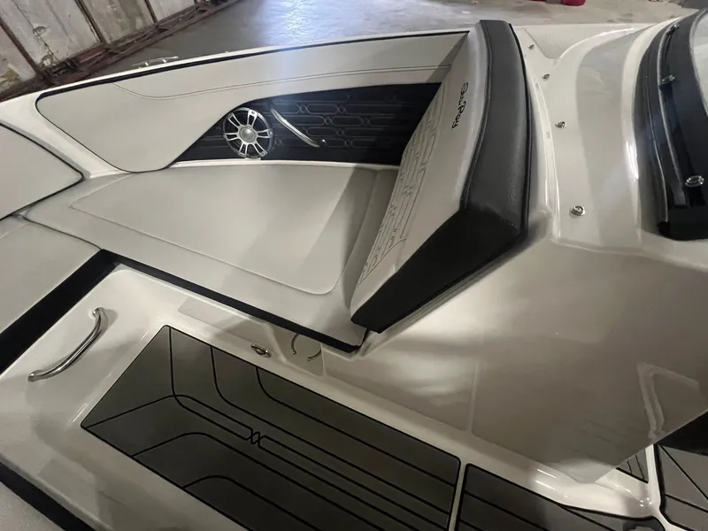 Slide: The Image of 2024 Sea Ray SPX 210 13 - 13