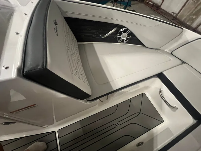 Slide: The Image of 2024 Sea Ray SPX 210 14 - 14