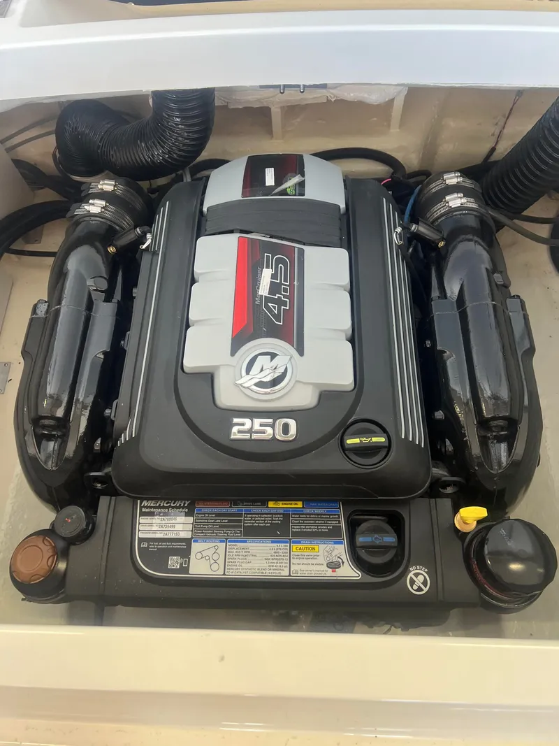 Slide: The Image of 2024 Sea Ray SPX 210 15 - 15