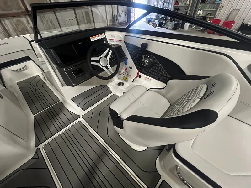 Slide: The Image of 2024 Sea Ray SPX 210 5 - 5