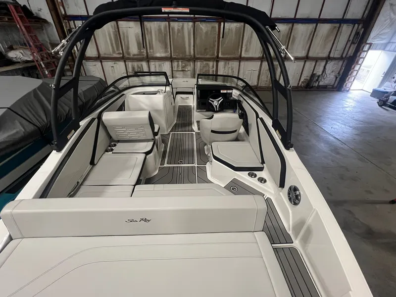 Slide: The Image of 2024 Sea Ray SPX 210 6 - 6