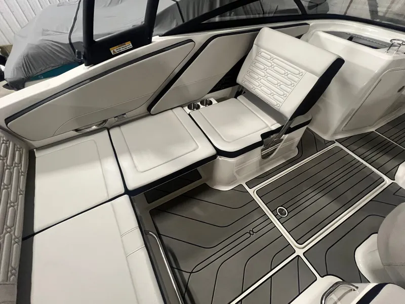 Slide: The Image of 2024 Sea Ray SPX 210 9 - 9