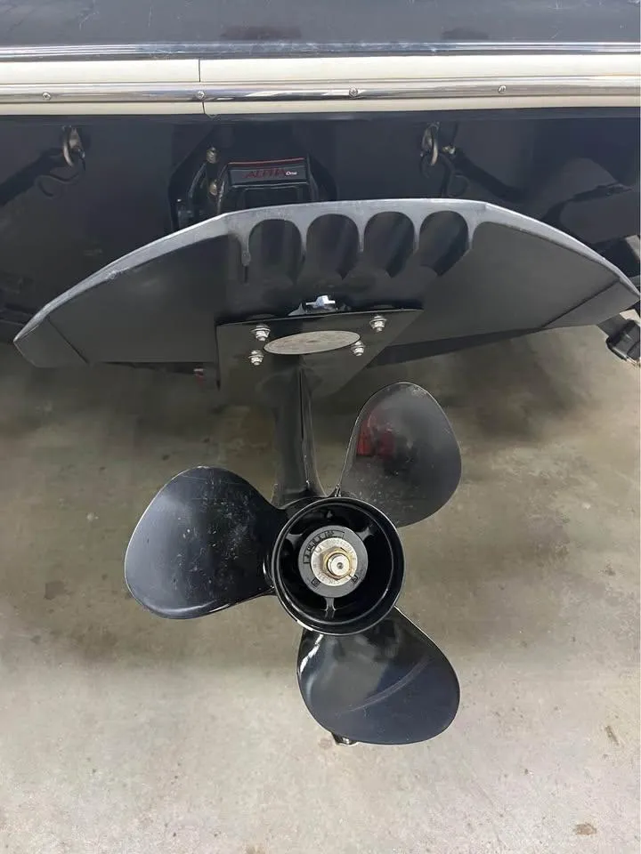 Slide: The Image of Propeller of a 2010 Tahoe 195 Deckboat on display in a garage. - 11