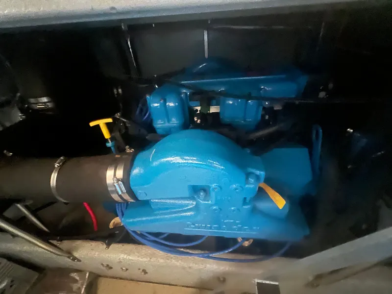 Slide: The Image of Silverton 392 MY 1999 - 18