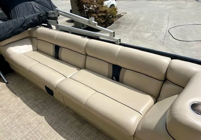 Slide: The Image of 2012 Bentley Pontoons 250/253 Party Cruise with beige seating and cup holder. - 10
