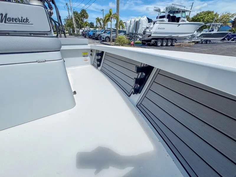 Slide: The Image of Maverick 18 HPX-V 2024 - 10