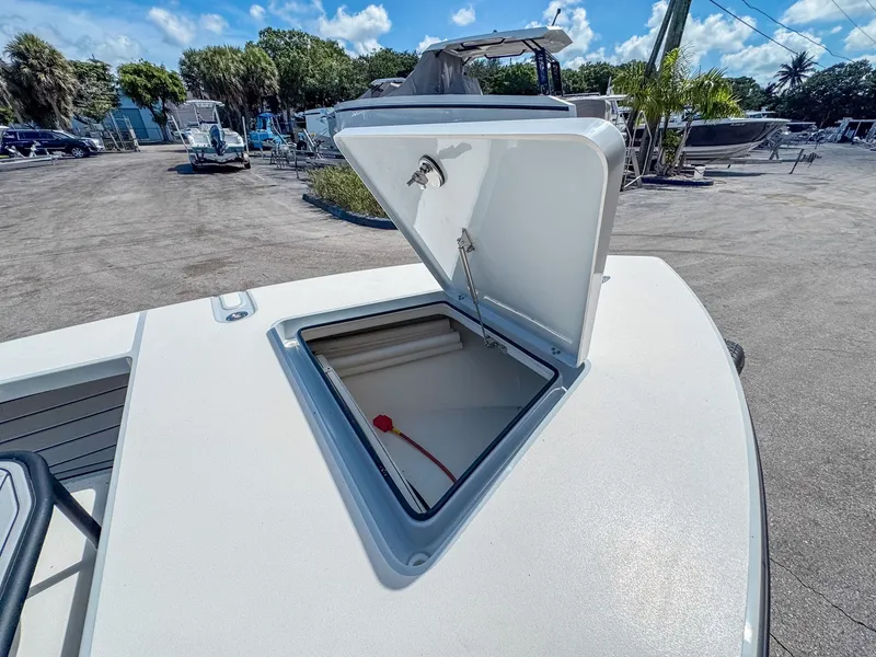 Slide: The Image of Maverick 18 HPX-V 2024 - 15