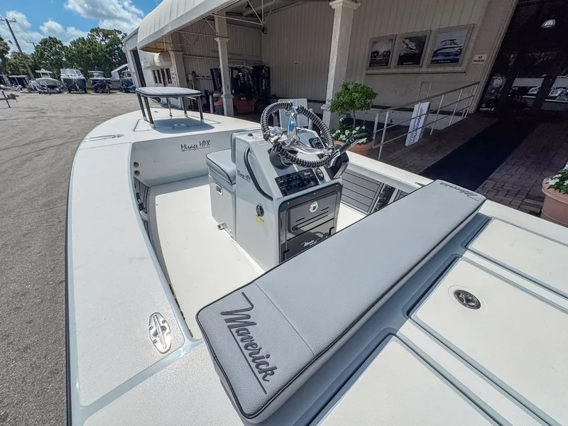 Slide: The Image of Maverick 18 HPX-V 2024 - 6