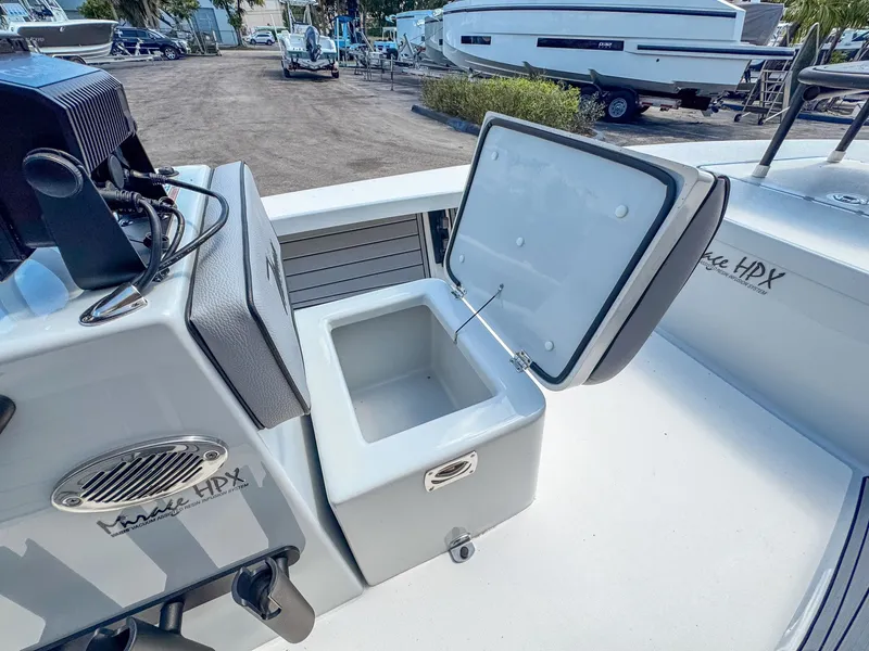 Slide: The Image of Maverick 18 HPX-V 2024 - 13