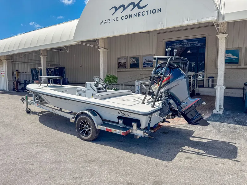 Slide: The Image of Maverick 18 HPX-V 2024 - 4