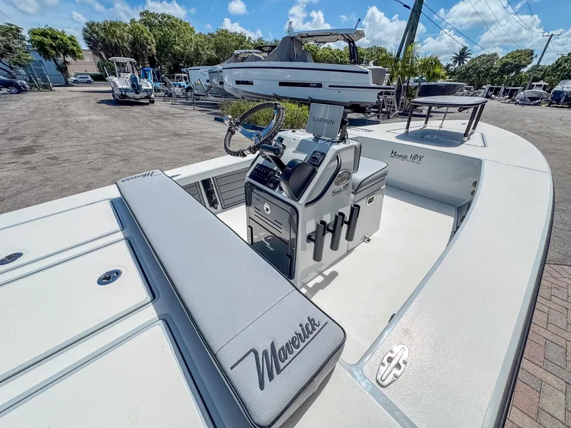 Slide: The Image of Maverick 18 HPX-V 2024 - 7