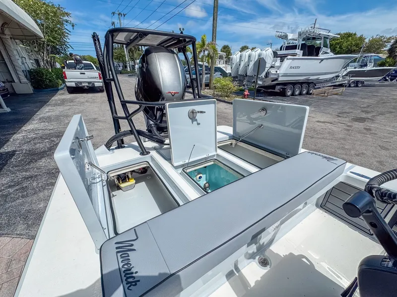 Slide: The Image of Maverick 18 HPX-V 2024 - 8