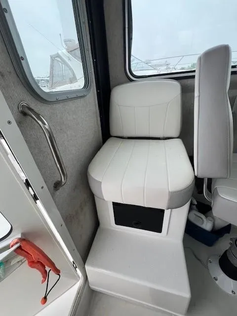 Slide: The Image of 2021 Parker 2520 XLD Sport Cabin interior with white cushioned seat. - 29