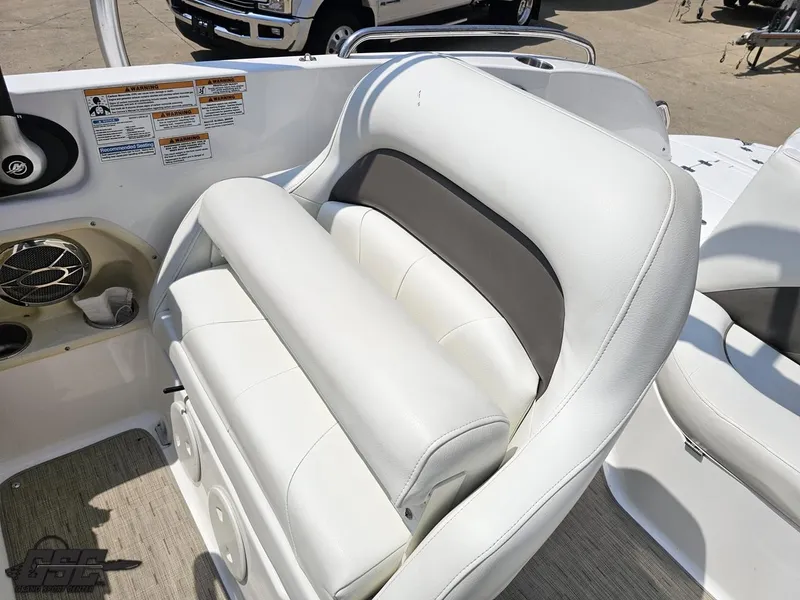 Slide: The Image of Hurricane SunDeck Sport 202 IO 2013 - 50