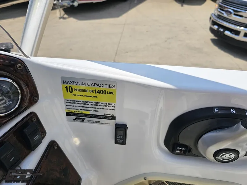 Slide: The Image of Hurricane SunDeck Sport 202 IO 2013 - 53