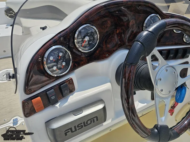 Slide: The Image of Hurricane SunDeck Sport 202 IO 2013 - 56