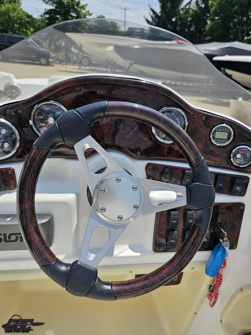 Slide: The Image of Hurricane SunDeck Sport 202 IO 2013 - 58