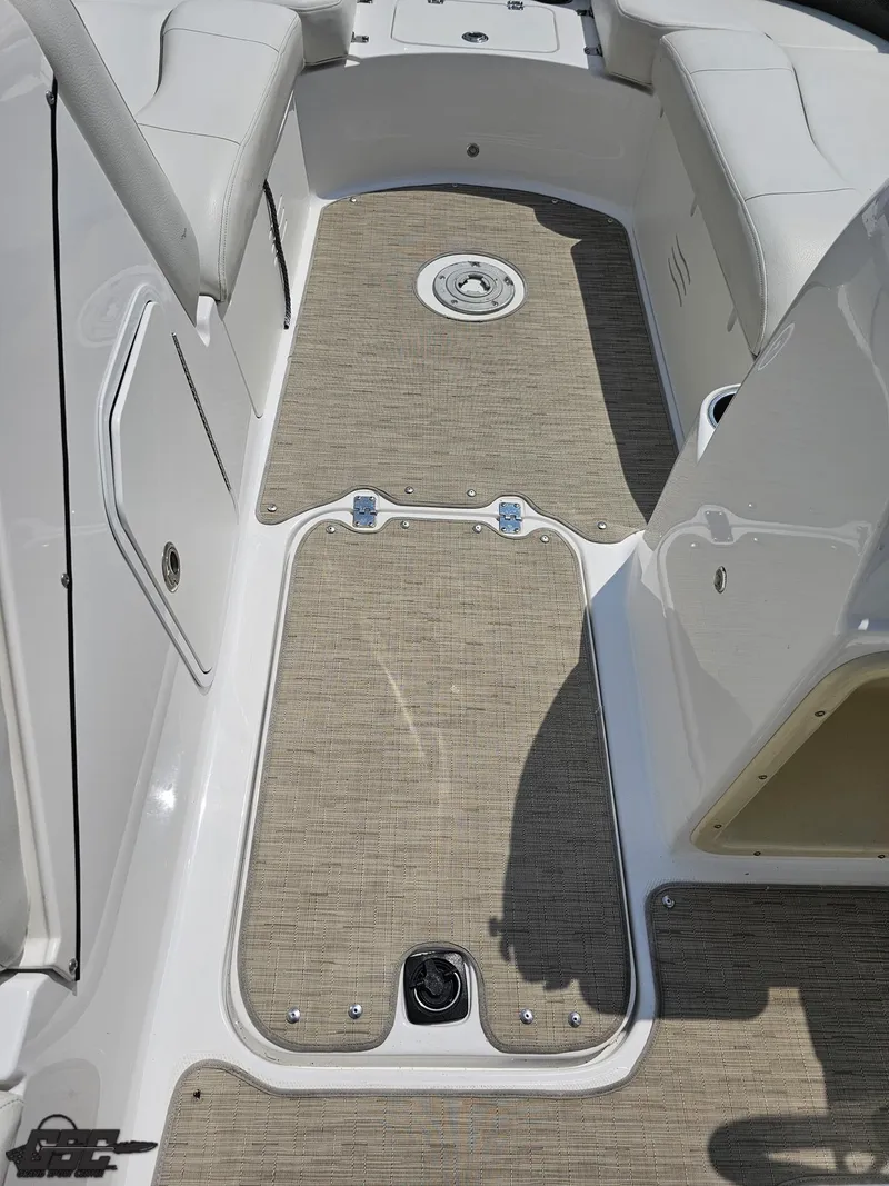 Slide: The Image of Hurricane SunDeck Sport 202 IO 2013 - 62