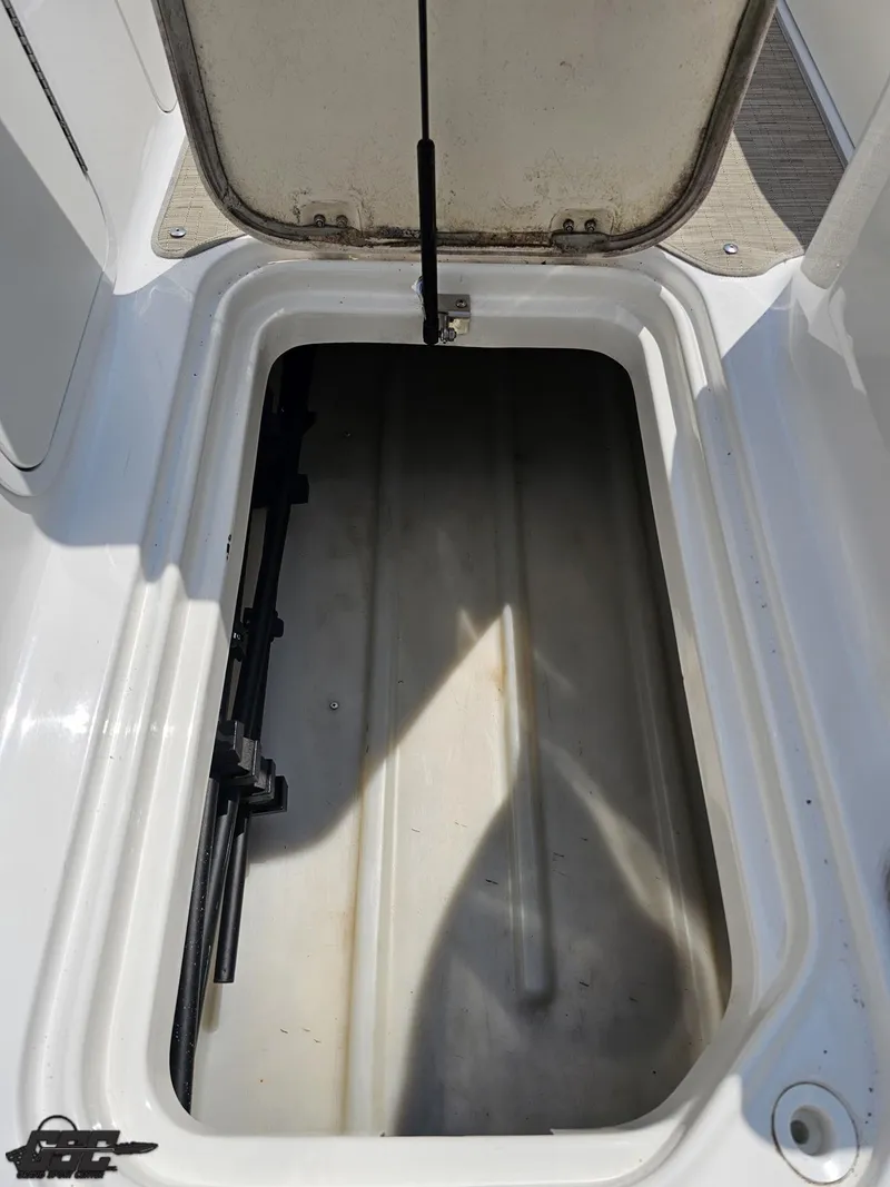 Slide: The Image of Hurricane SunDeck Sport 202 IO 2013 - 63