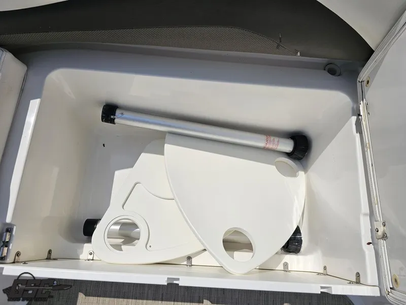 Slide: The Image of Hurricane SunDeck Sport 202 IO 2013 - 70