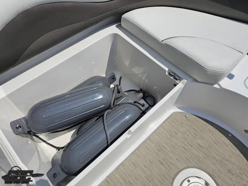 Slide: The Image of Hurricane SunDeck Sport 202 IO 2013 - 73