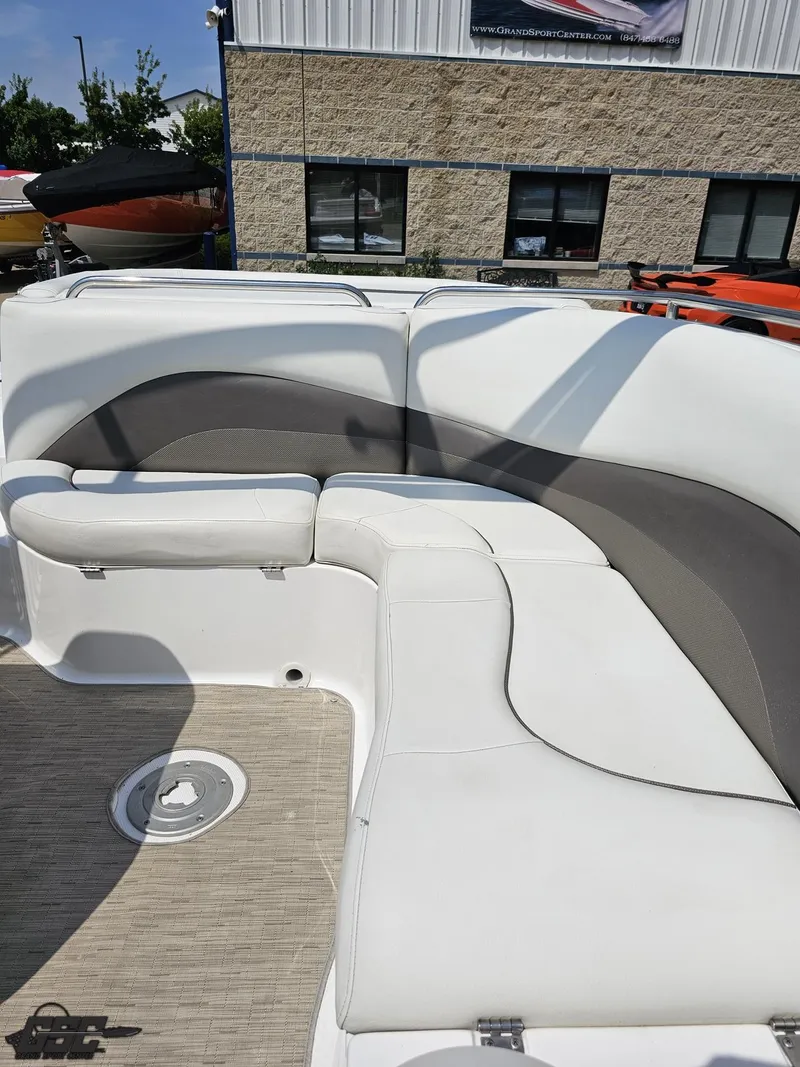 Slide: The Image of Hurricane SunDeck Sport 202 IO 2013 - 81