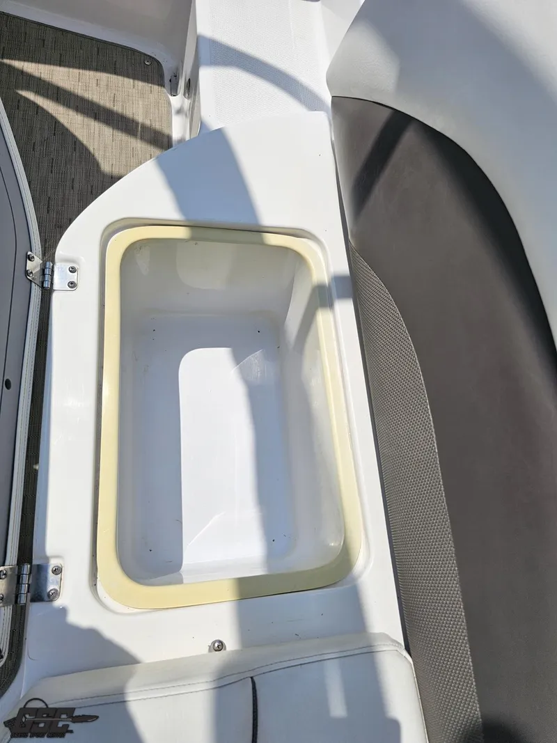 Slide: The Image of Hurricane SunDeck Sport 202 IO 2013 - 83