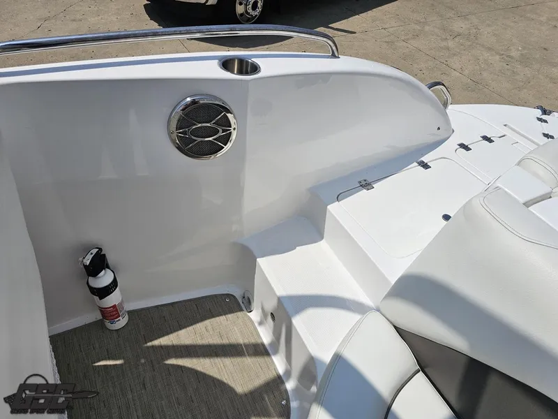 Slide: The Image of Hurricane SunDeck Sport 202 IO 2013 - 84