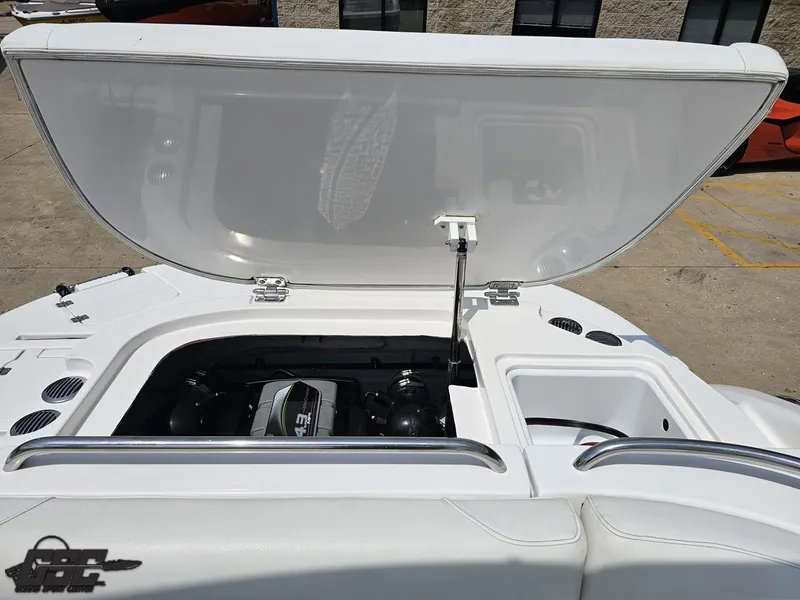 Slide: The Image of Hurricane SunDeck Sport 202 IO 2013 - 87