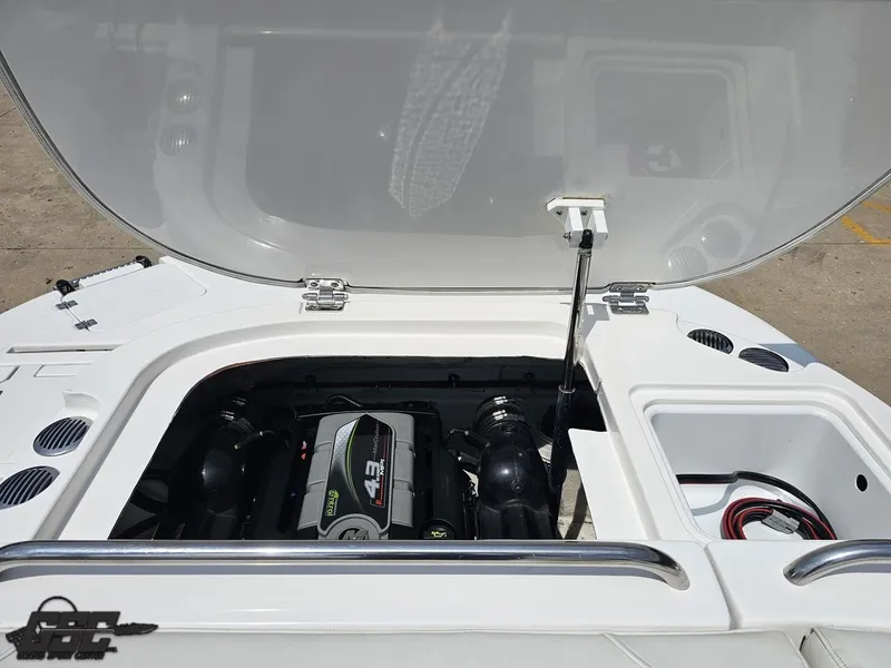 Slide: The Image of Hurricane SunDeck Sport 202 IO 2013 - 88