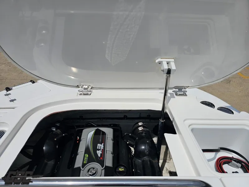 Slide: The Image of Hurricane SunDeck Sport 202 IO 2013 - 89