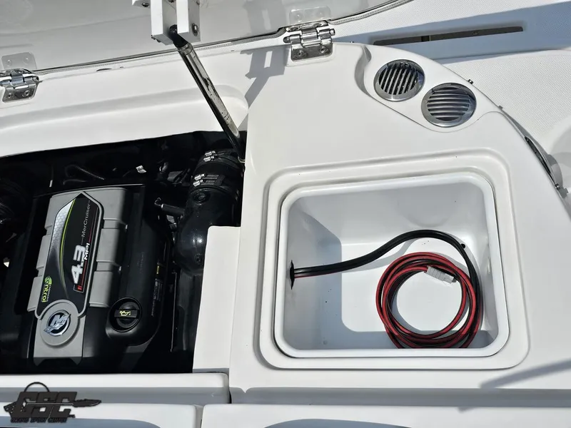 Slide: The Image of Hurricane SunDeck Sport 202 IO 2013 - 92