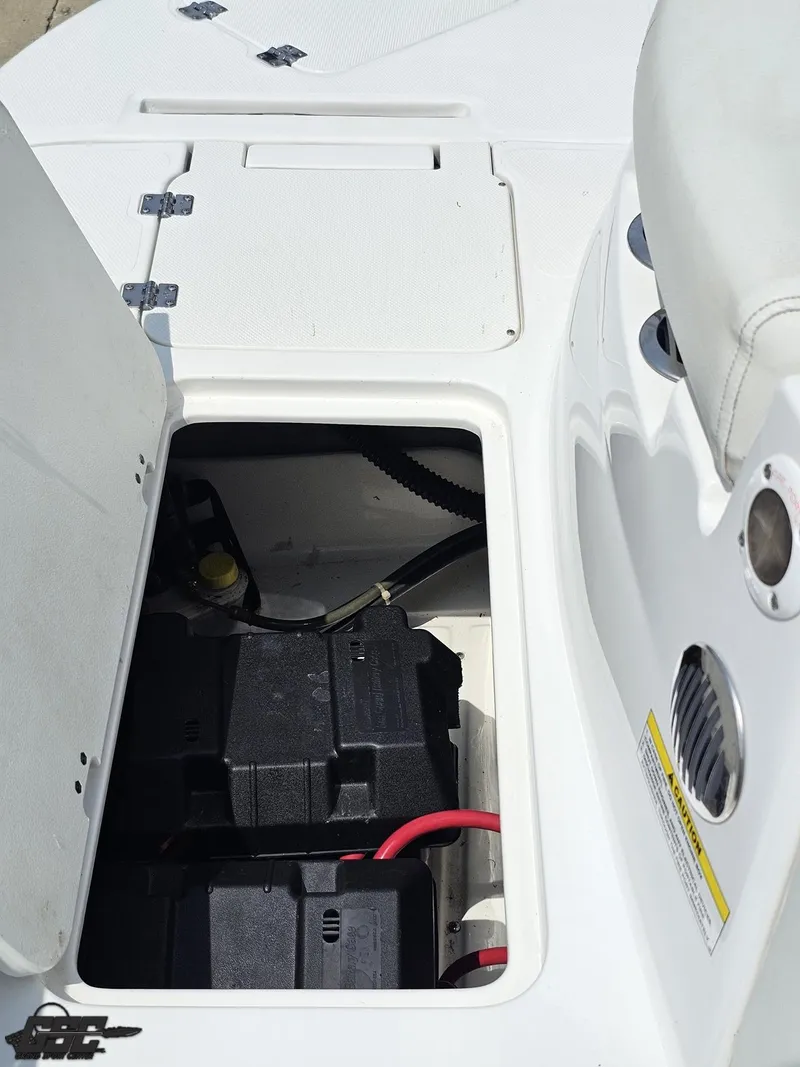 Slide: The Image of Hurricane SunDeck Sport 202 IO 2013 - 93