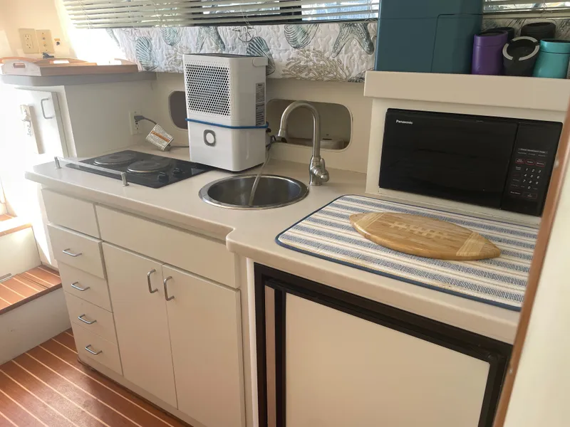 Slide: The Image of Mainship 31 Sedan Bridge 1996 - 17