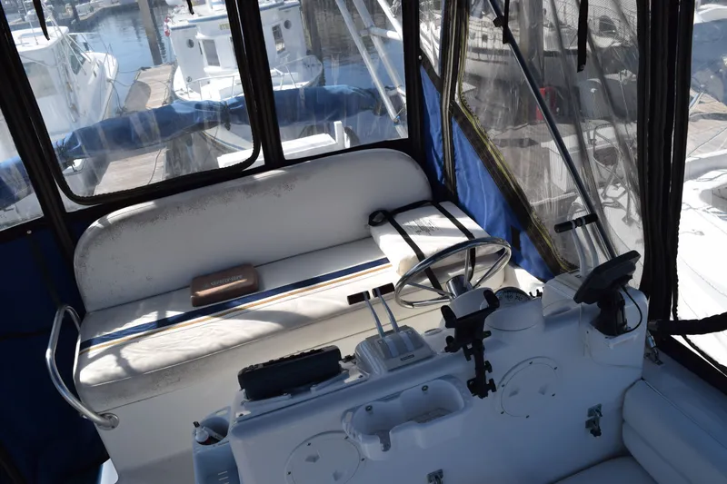 Slide: The Image of Mainship 31 Sedan Bridge 1996 - 18